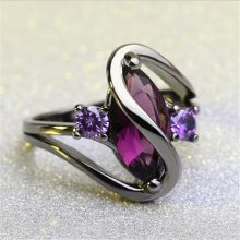 Woman’s Luxury Vintage Purple Crystal Rings