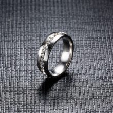 Women’s Exquisite Ring with White Zirconia