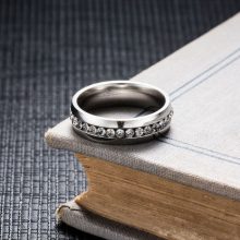 Women’s Exquisite Ring with White Zirconia