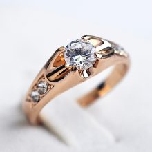 Women’s Elegant Ring with White Zirconia