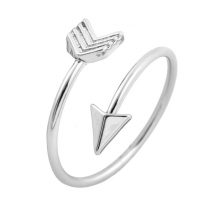Women’s Resizable Arrow Shaped Ring